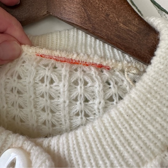 Vintage Knit Poncho Sweater with Fringe. Cream. One size. - Picture 5 of 8